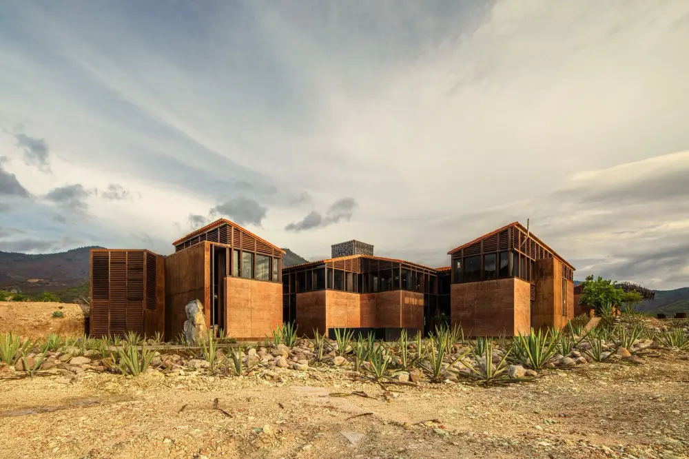 Casa Silencio