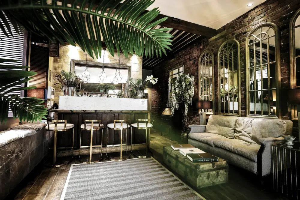Cow Hollow Hotel