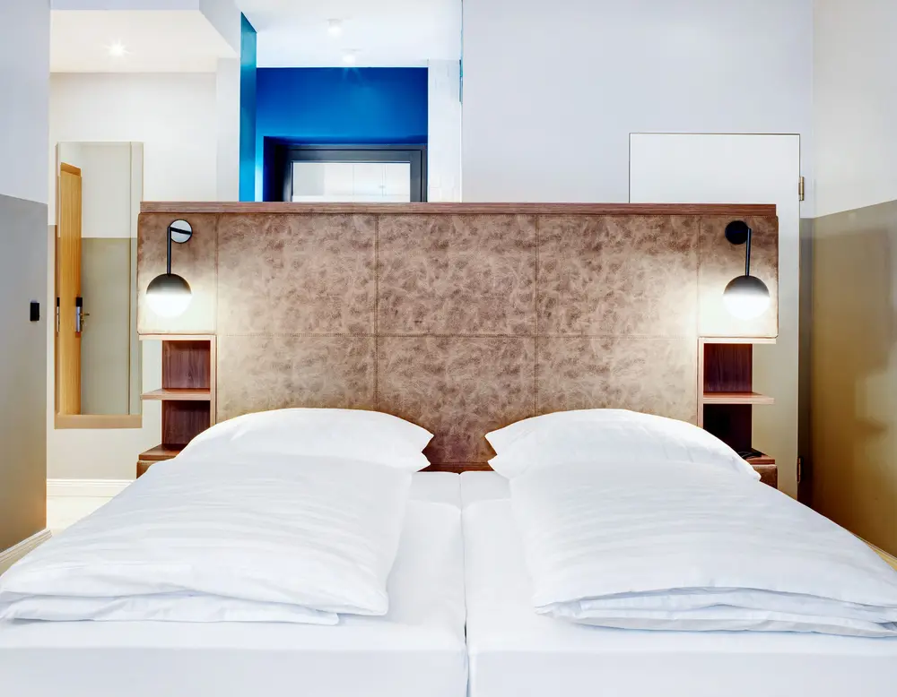 STAGE 12 Hotel by Penz